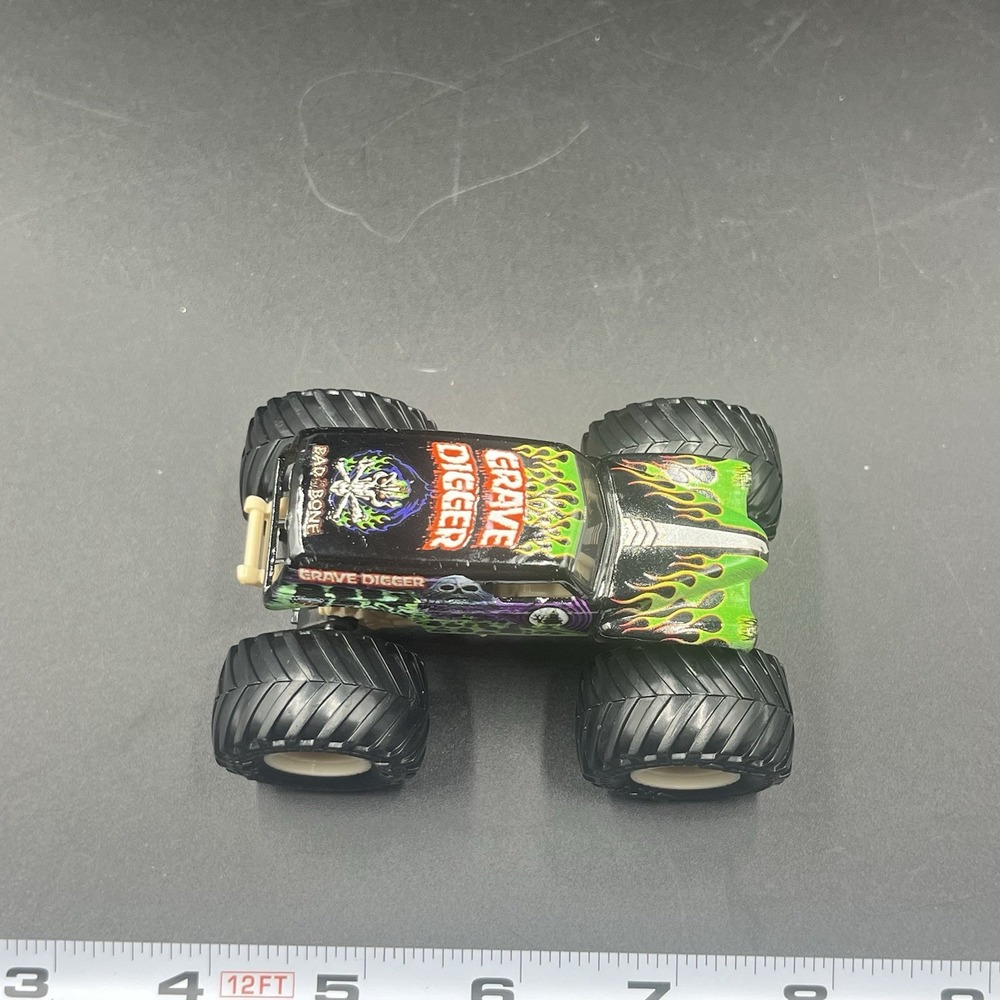 Monster Jam Grave Digger Diecast Top Monster Truck Bad To The Bone 1:24 Scale - Picture 4 of 6